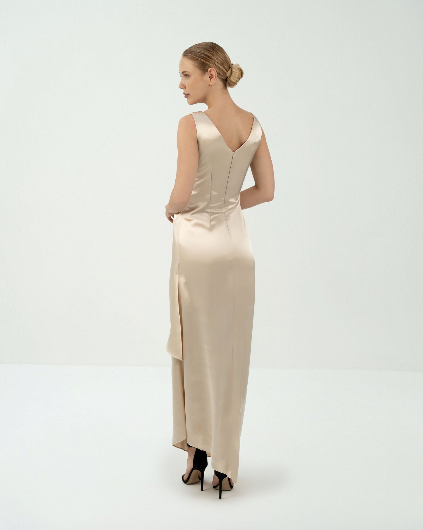 Layered column dress with V neckline - ODD-LYRA