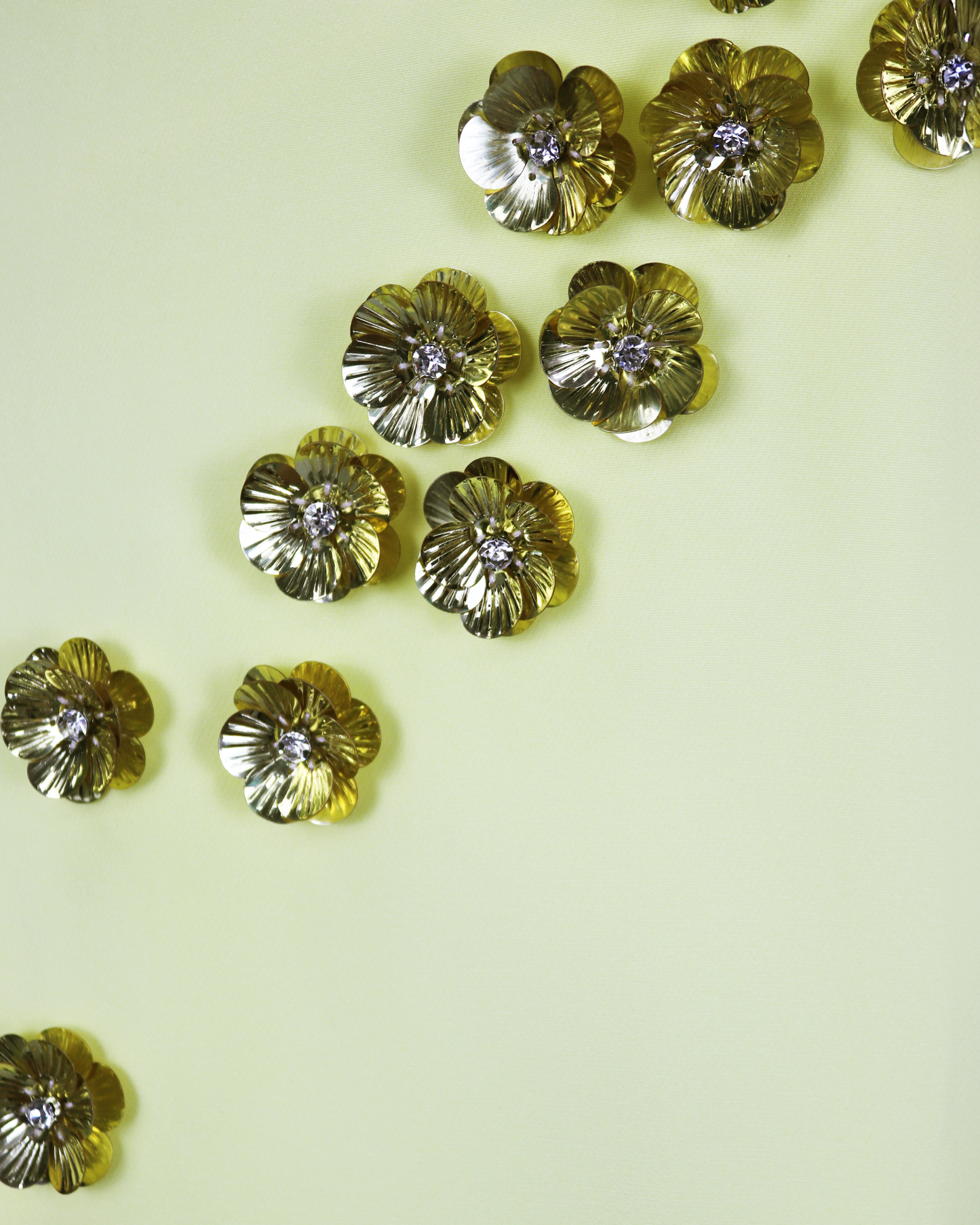 فستان بدون حمالات مع كيب خلفي وزهور ثلاثية الأبعاد - ODD-Zosime