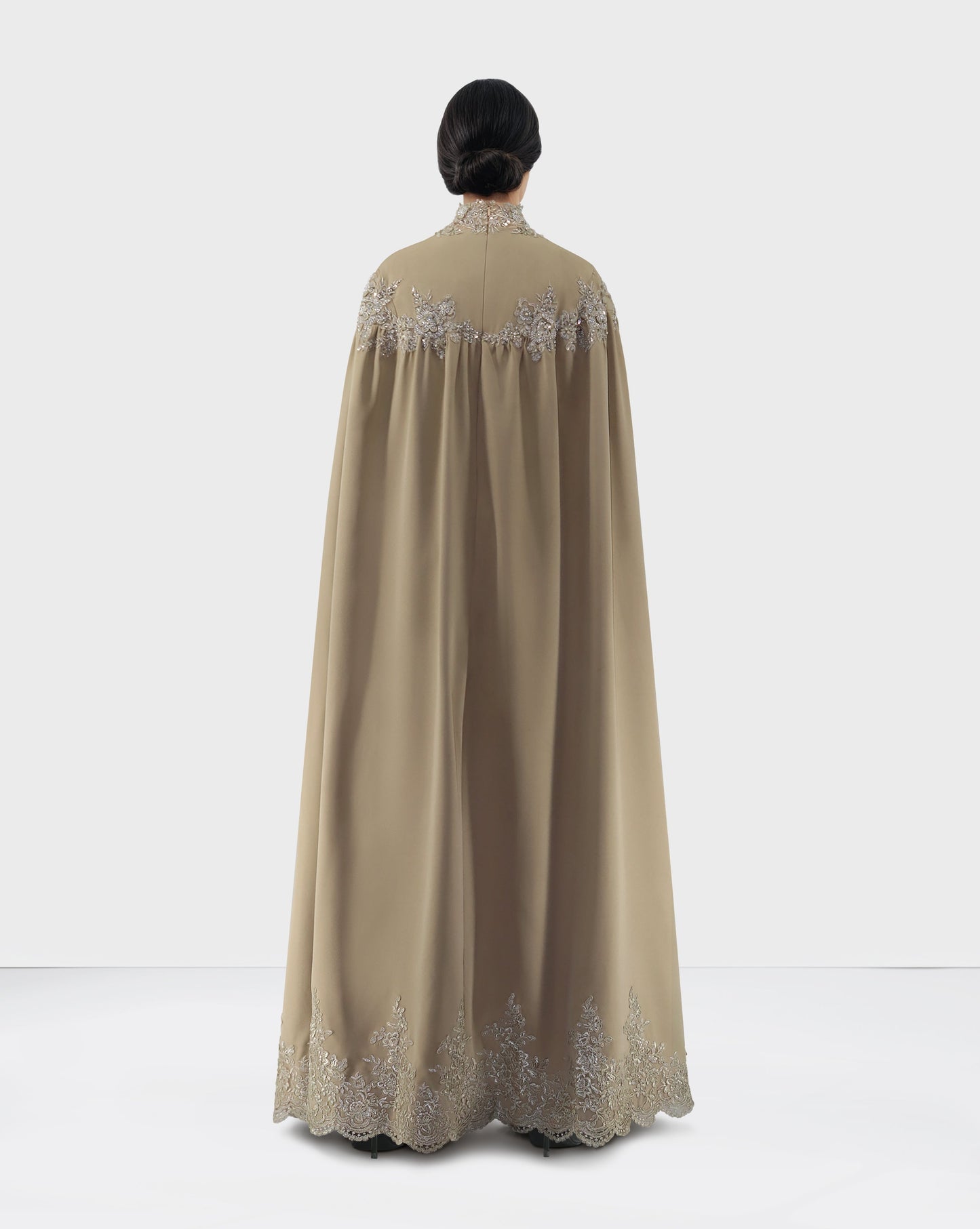 Column dress with maxi sleeves - back cape - ODD-Qlooza