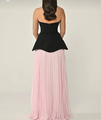 Strapless pleated dress with sculpted bodice – ODD- NOIR ROSE
