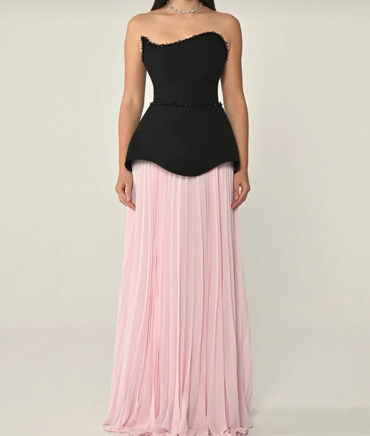Strapless pleated dress with sculpted bodice – ODD- NOIR ROSE