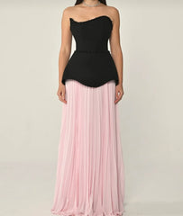 Strapless pleated dress with sculpted bodice – ODD- NOIR ROSE