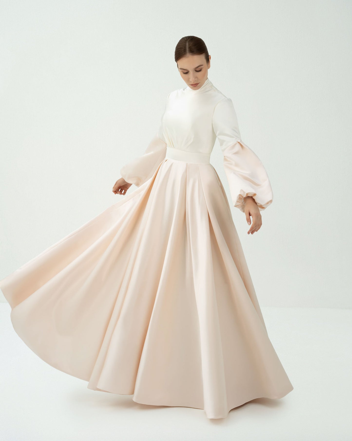 ODD-Puffed sleeves dress with maxi skirt
