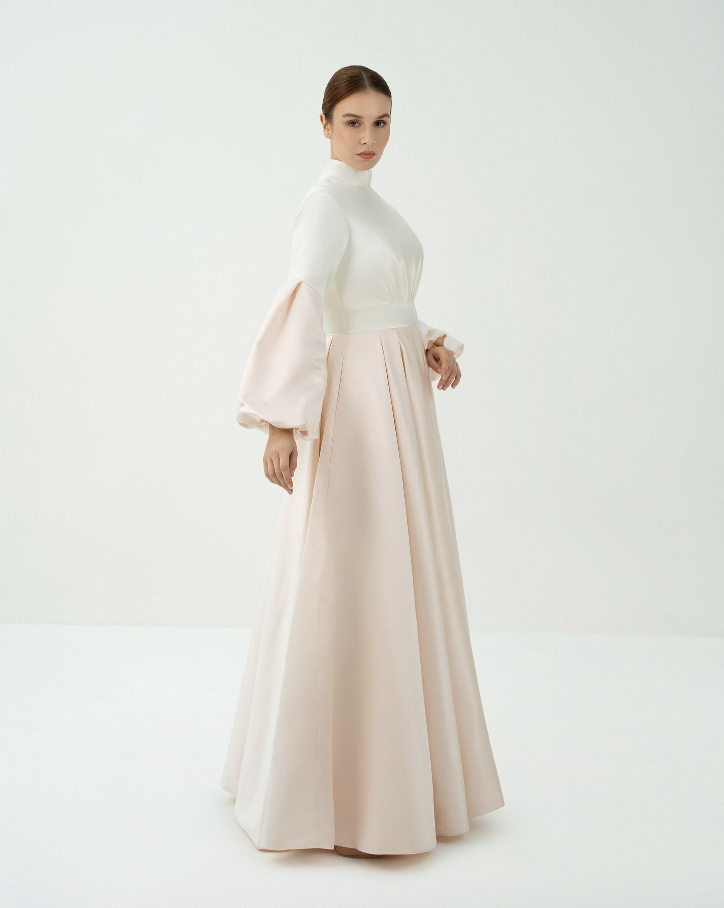 ODD-Puffed sleeves dress with maxi skirt