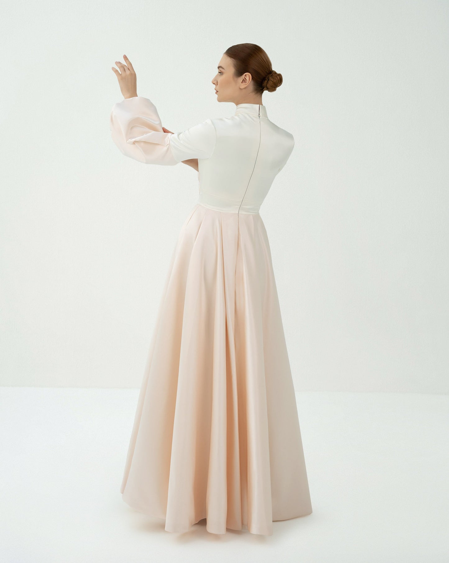ODD-Puffed sleeves dress with maxi skirt