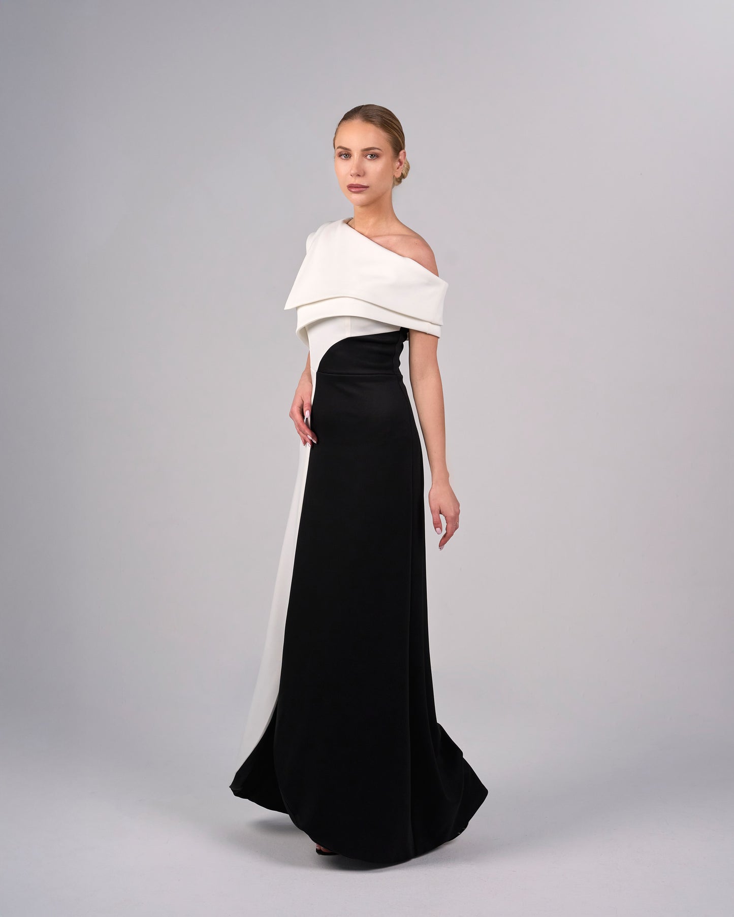 Shoulder off bicolour dress with geometrical shapes - ODD-AILLE