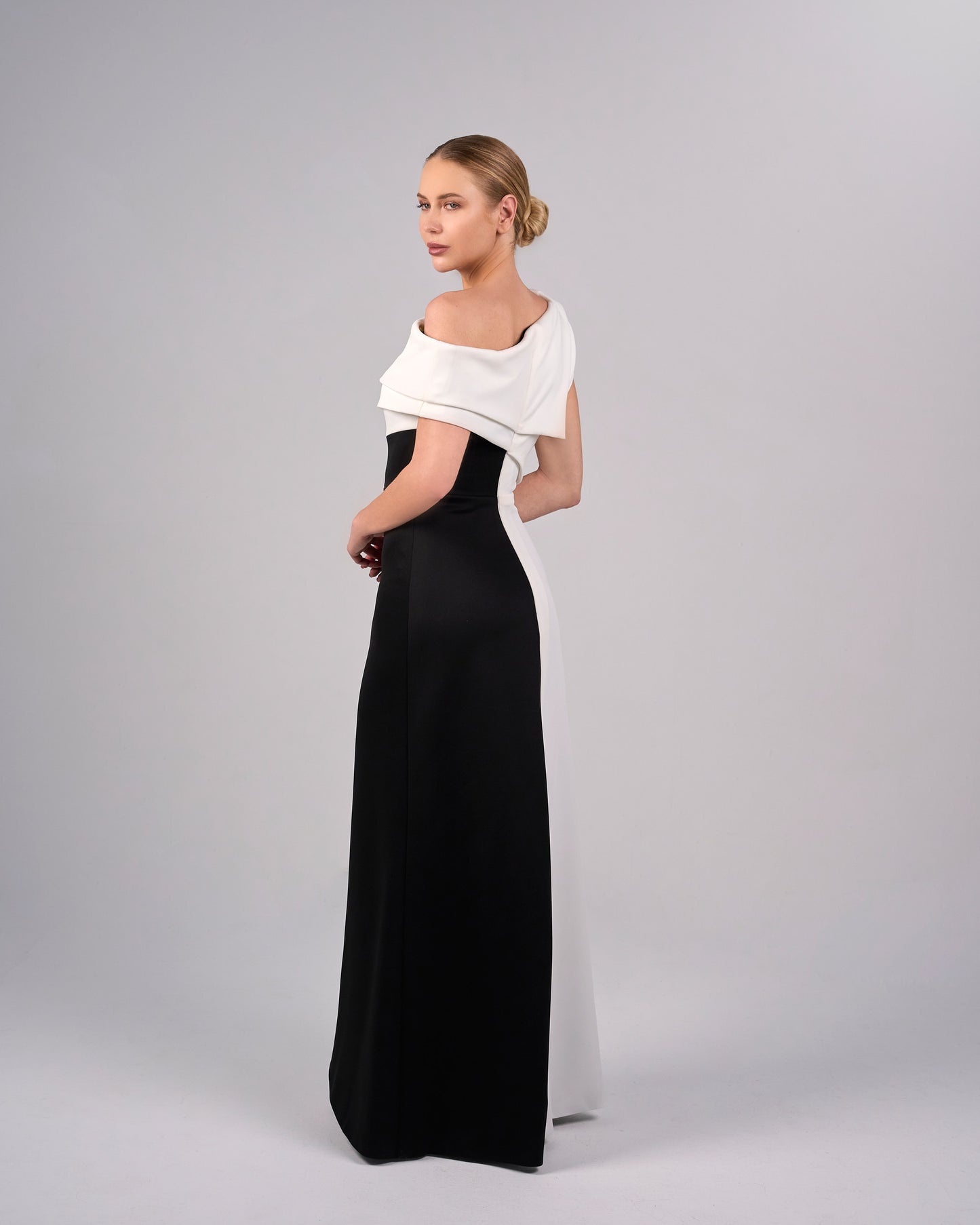 Shoulder off bicolour dress with geometrical shapes - ODD-AILLE