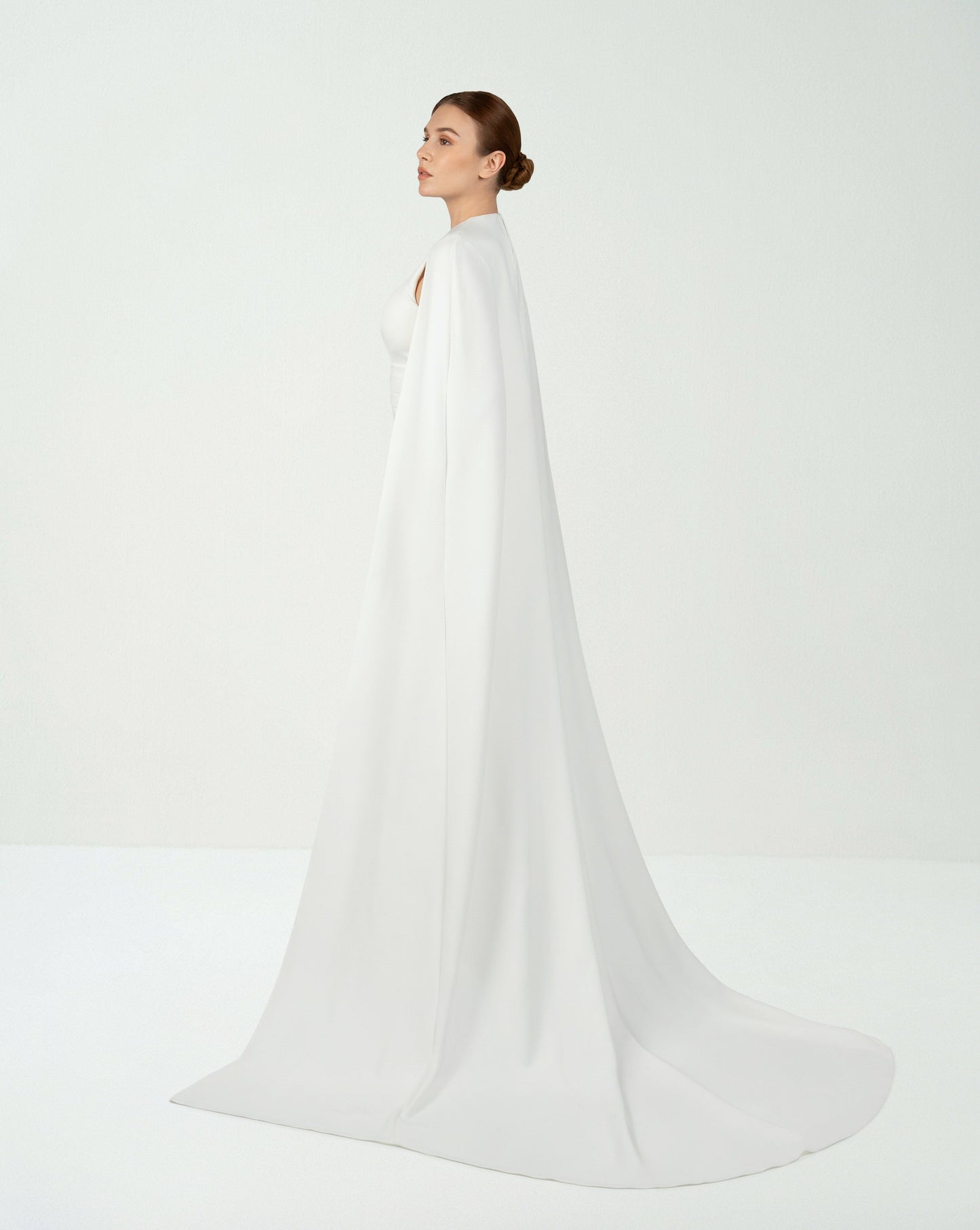 ODD-White belted dress with neckline and cape