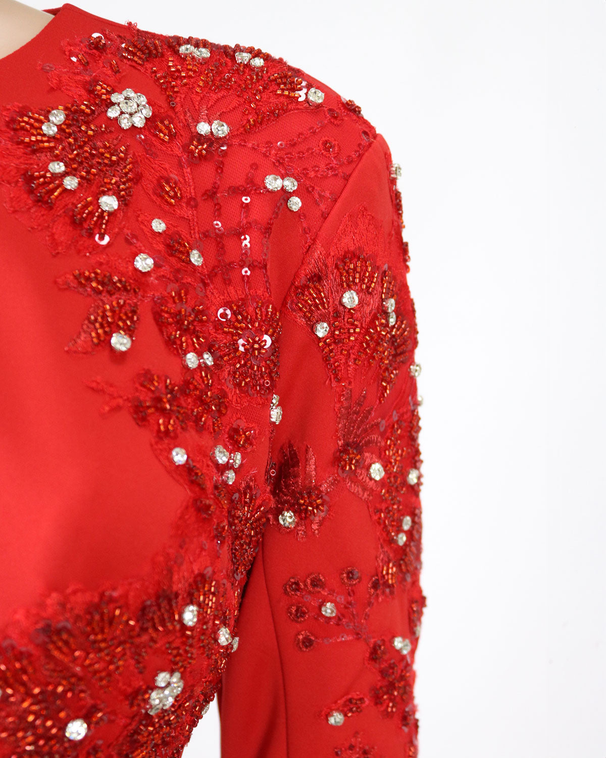 ODD-Sequined red dress with front neckline